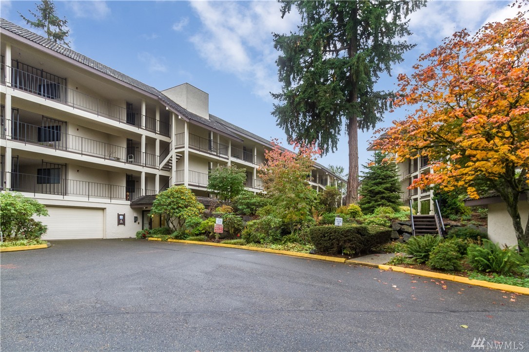 Condo Unit 106 at Inglewood Shores Kenmore Sold NWMLS 1046118