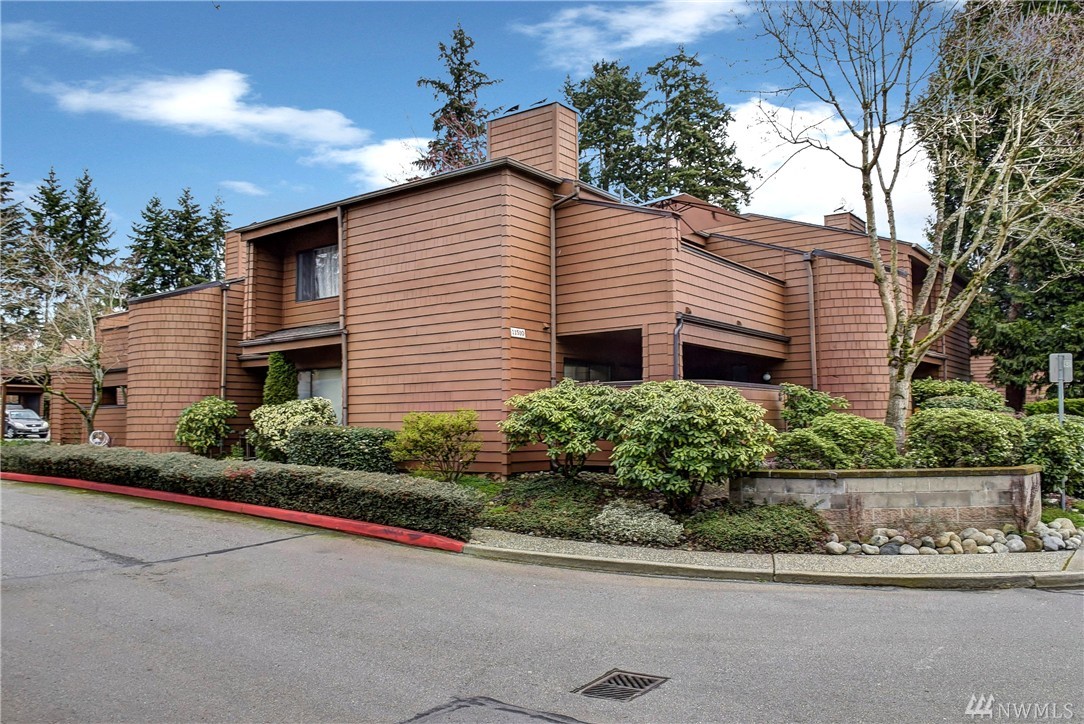 Country Trace Condo, Kirkland WA Condos & Homes For Sale