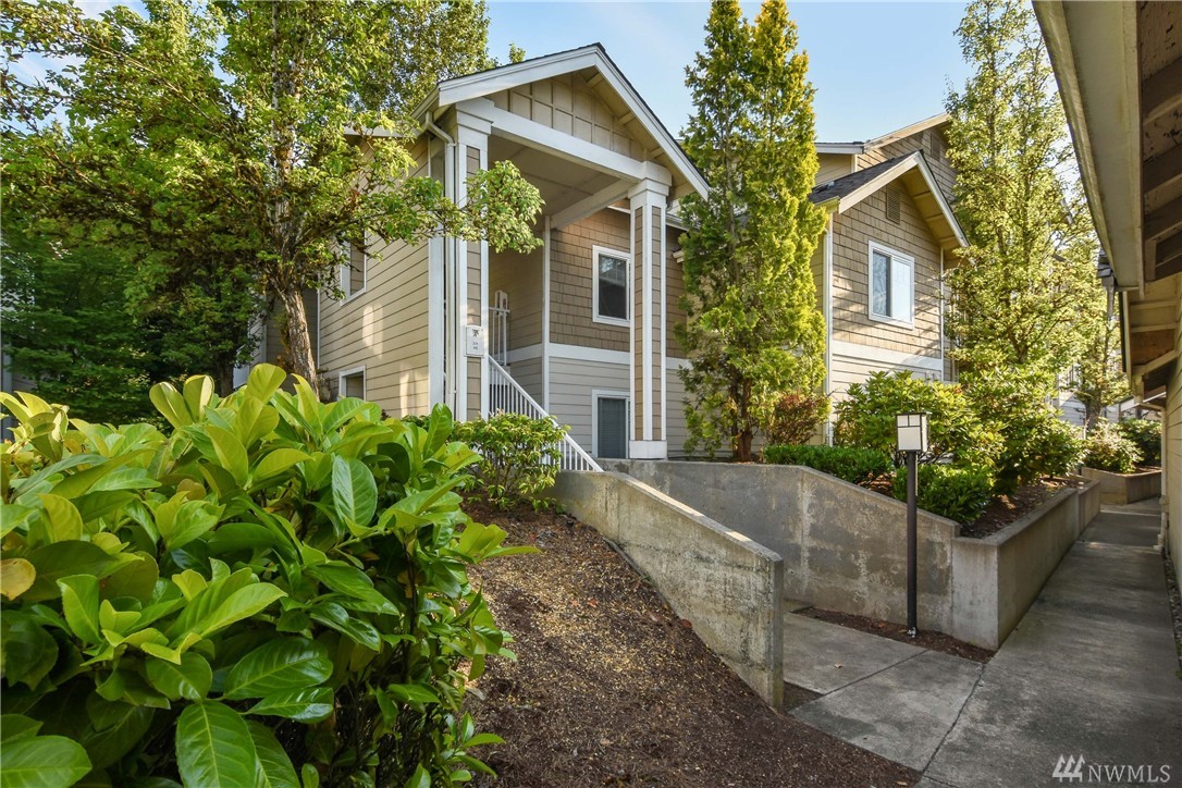 Molasses Creek Condo, Renton WA Condos & Homes For Sale