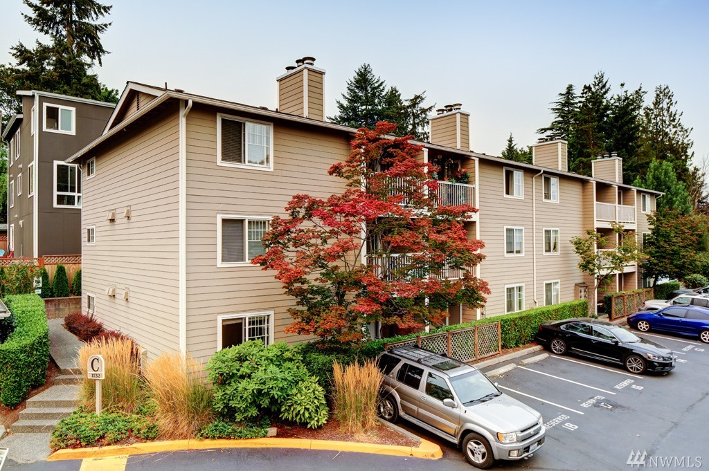 Echo Lake Waterfront Condo, Shoreline WA Condos & Homes For Sale