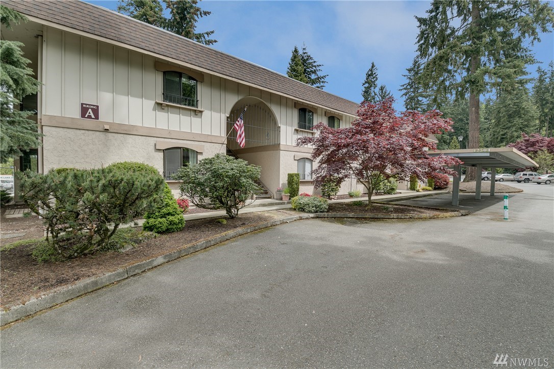 Ridgewood Village Condo, Kirkland WA Condos & Homes For Sale