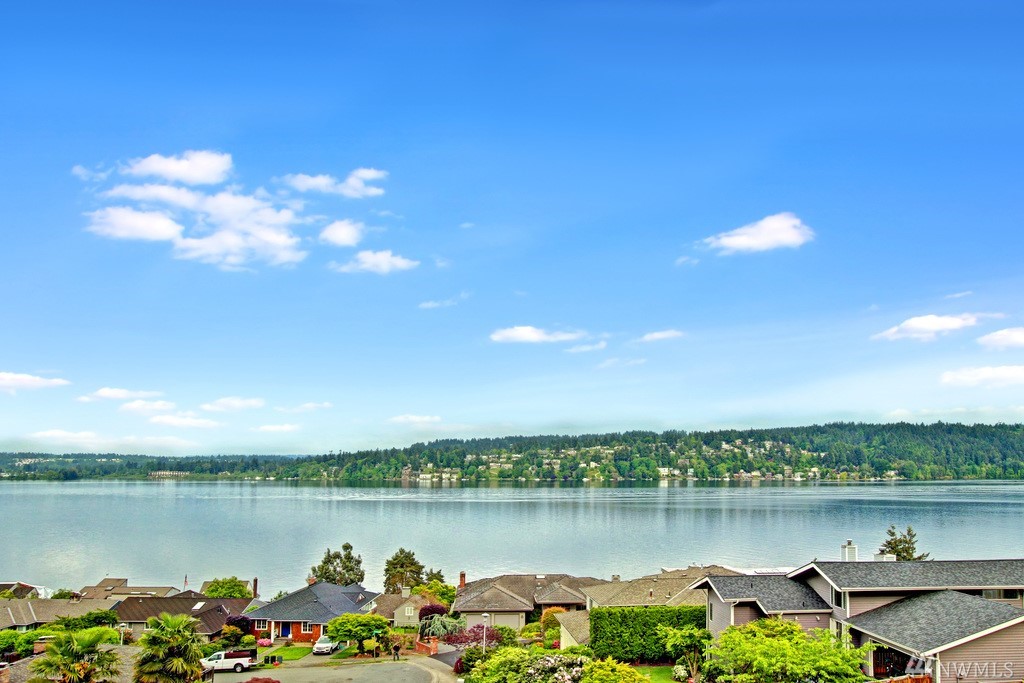 Sheridan Beach, Lake Forest Park WA Homes & Real Estate For Sale