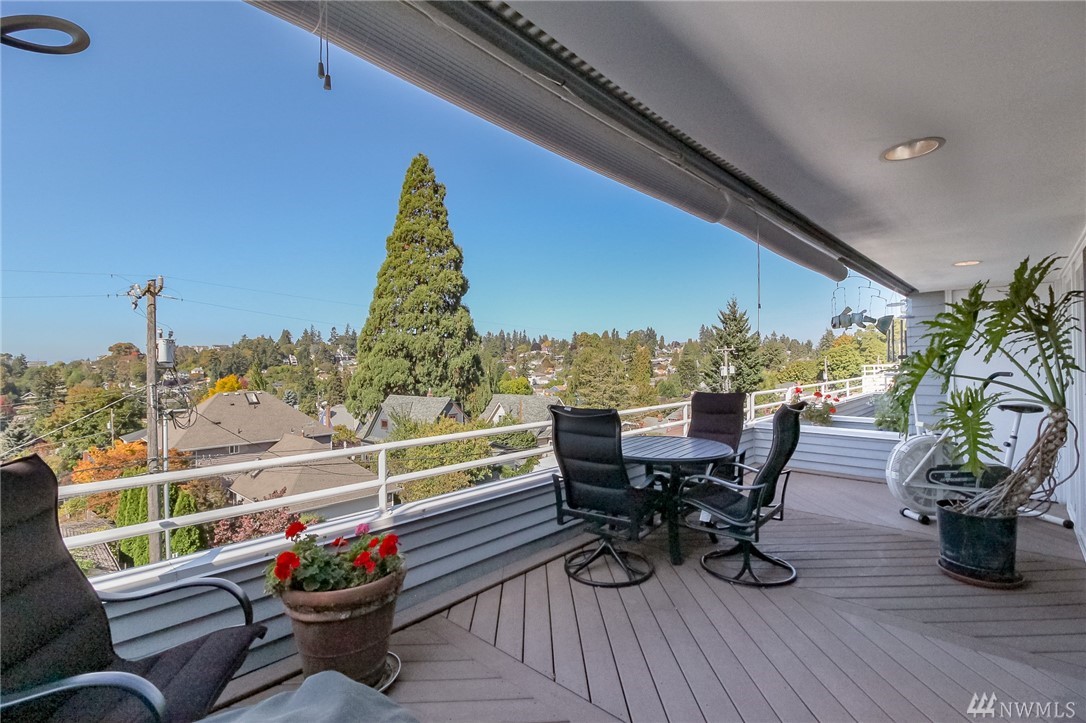 Condo Unit 302 at Outlook West Condominiums Seattle Sold NWMLS 1368682