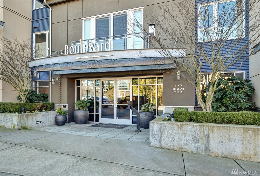 Condo Unit 207 at The Boulevard Kirkland Sold NWMLS 1474496