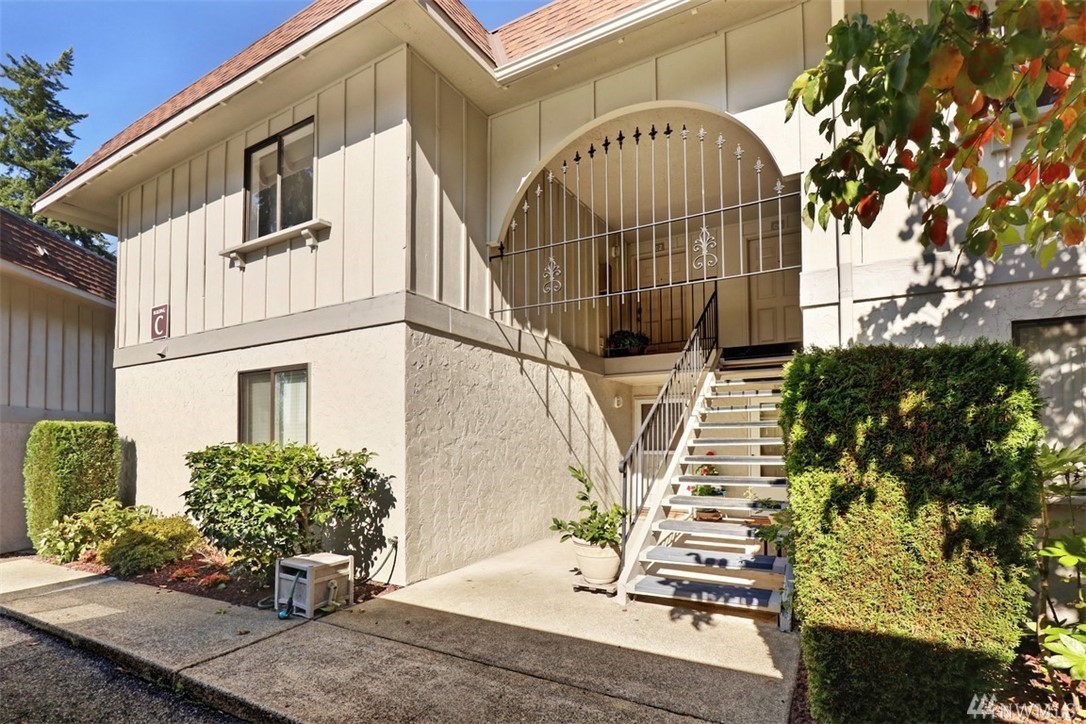 Condo Unit C2 at Ridgewood Village Kirkland Sold NWMLS 1527308