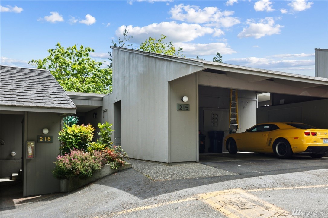 Condo Unit 215 at Sixty01 Condominiums Redmond Sold NWMLS 1608023