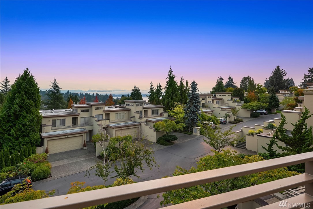 Condo Unit 30 at Laurel Park Townhomes condominium Seattle Sold NWMLS