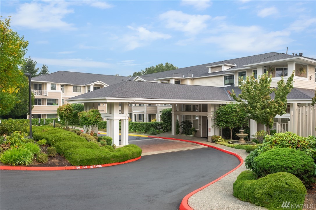 Le Chateau Condo, Bellevue WA Condos & Homes For Sale