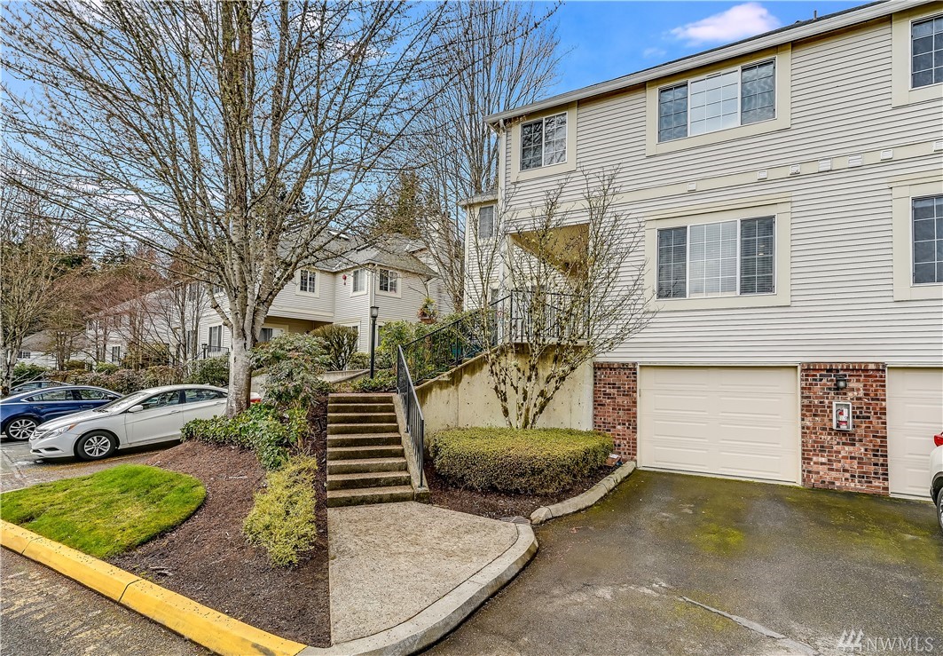 Essex Park Condo, Redmond WA Condos & Homes For Sale