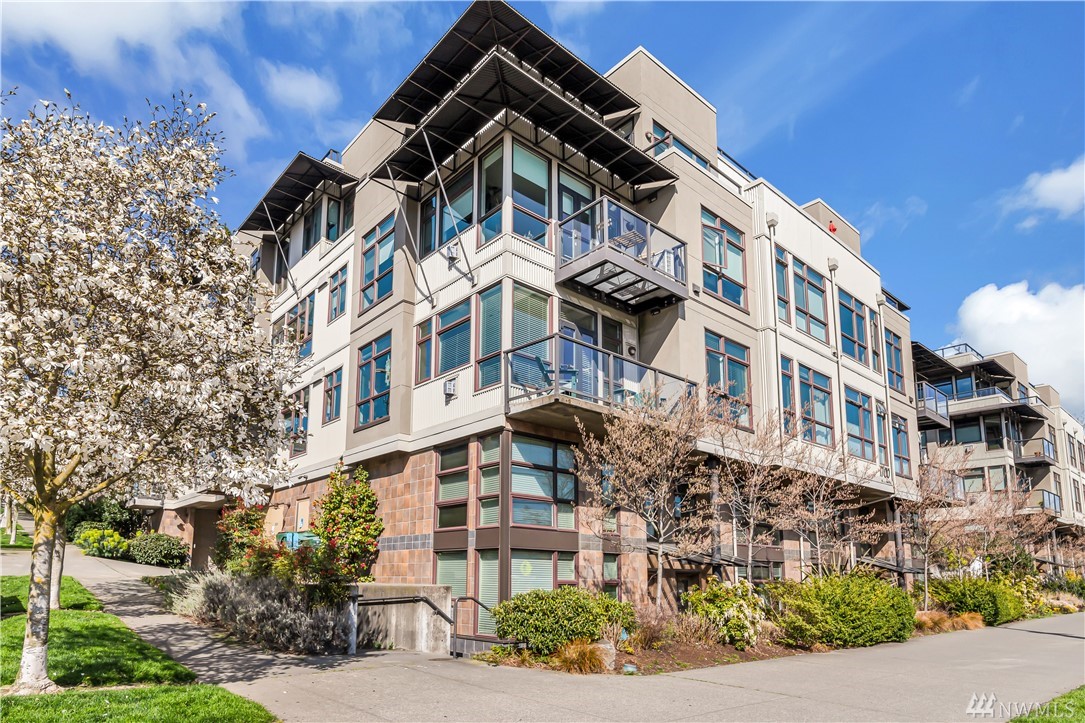 Regata Condo, Seattle WA Condos & Homes For Sale