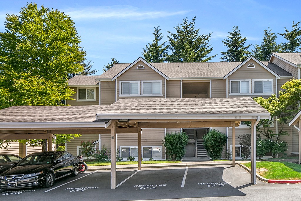 Juanita Country Club Condo, Kirkland WA Condos & Homes For Sale