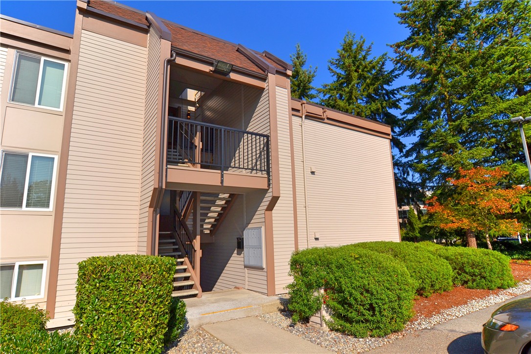 Condo Unit A5 at Bellevue Manor Bellevue Sold NWMLS 855734