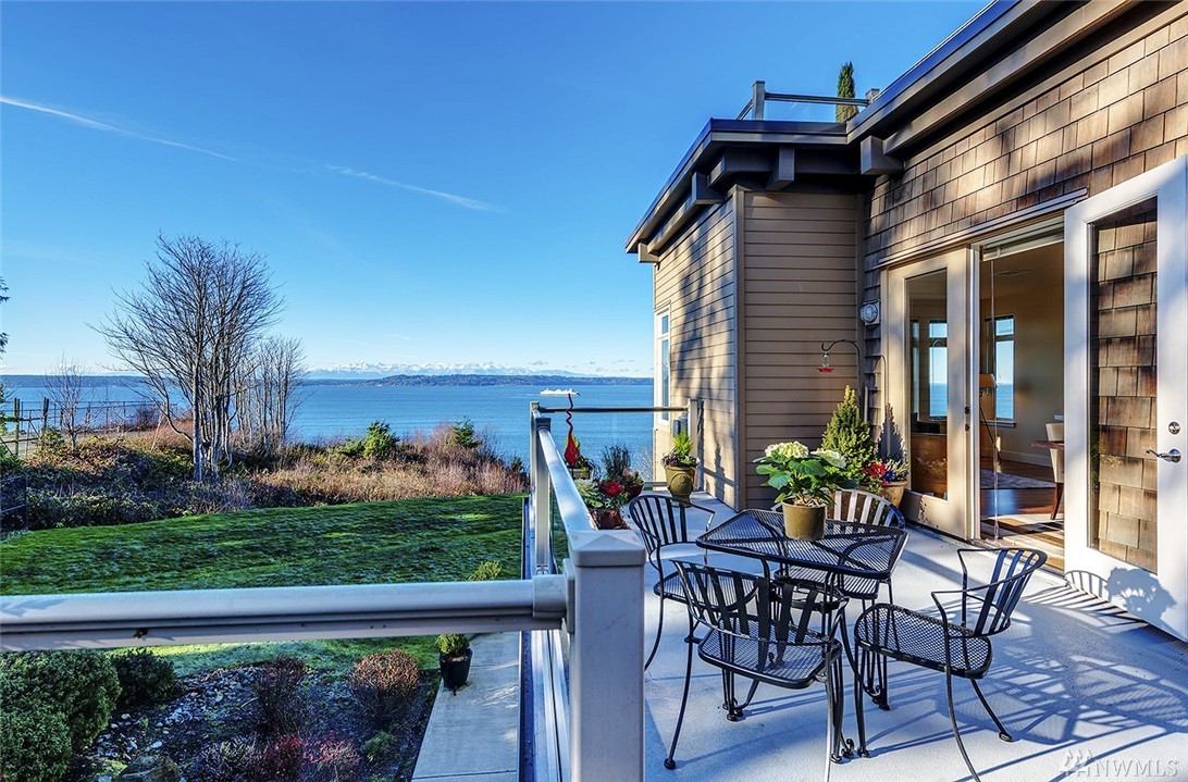 Condo Unit 205 at Point Edwards Edmonds Sold NWMLS 879849